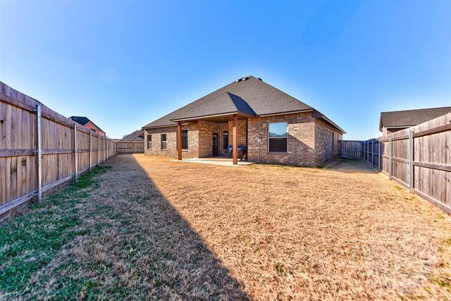 10624 Two Lakes Drive, Yukon, OK 73099