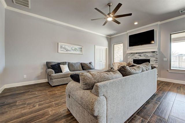 10624 Two Lakes Drive, Yukon, OK 73099