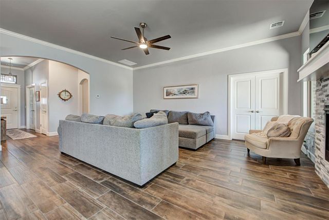 10624 Two Lakes Drive, Yukon, OK 73099