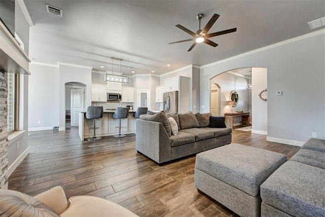 10624 Two Lakes Drive, Yukon, OK 73099