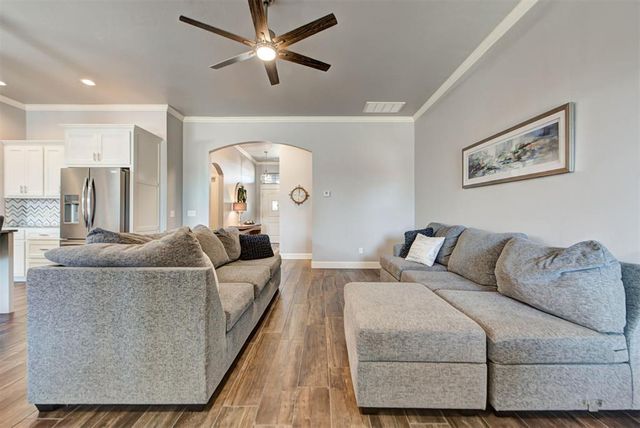 10624 Two Lakes Drive, Yukon, OK 73099