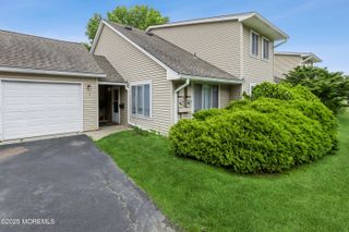 1 Sutton Drive, 2701, Brick, NJ 08724