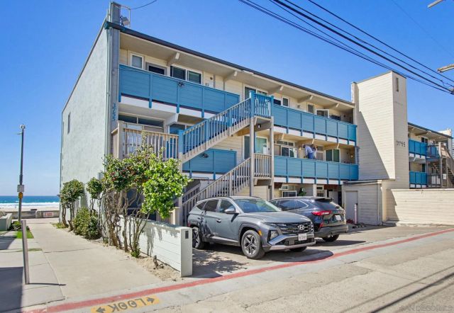 3755 Ocean Front 15, San Diego, CA 92109