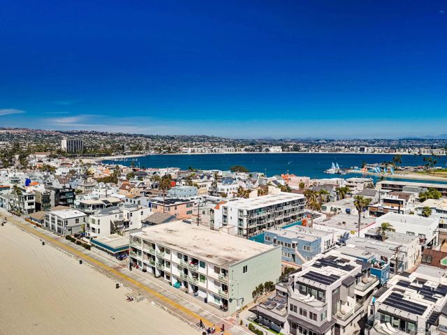 3755 Ocean Front 15, San Diego, CA 92109