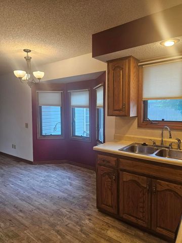 2306 W Auburn Street, Bolivar, MO 65613