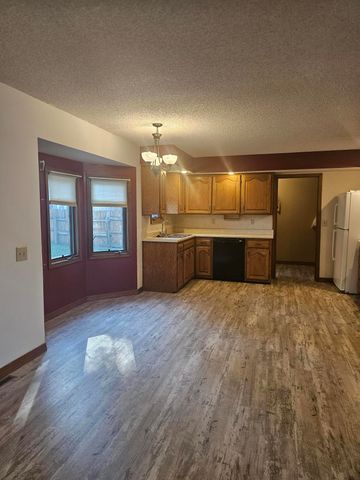 2306 W Auburn Street, Bolivar, MO 65613