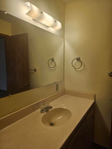 2306 W Auburn Street, Bolivar, MO 65613