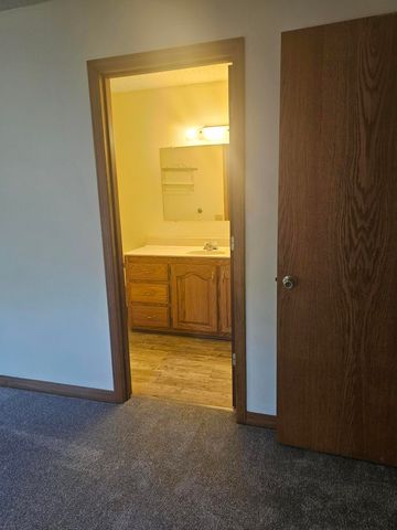 2306 W Auburn Street, Bolivar, MO 65613