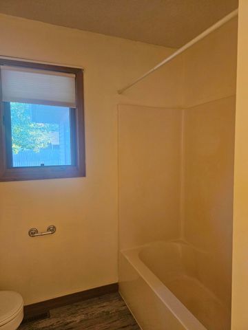 2306 W Auburn Street, Bolivar, MO 65613