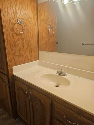 2306 W Auburn Street, Bolivar, MO 65613