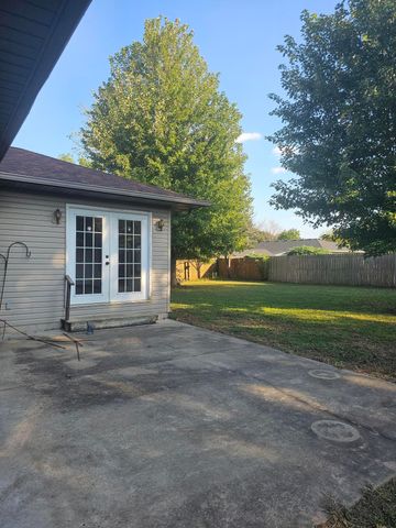 2306 W Auburn Street, Bolivar, MO 65613