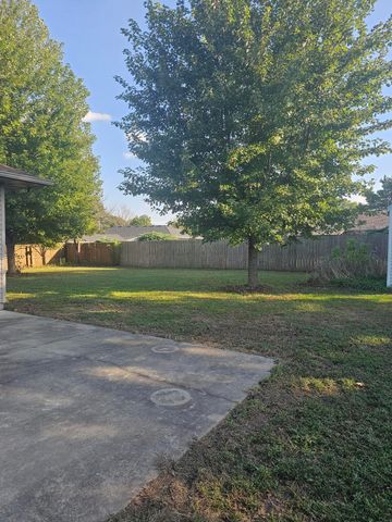 2306 W Auburn Street, Bolivar, MO 65613