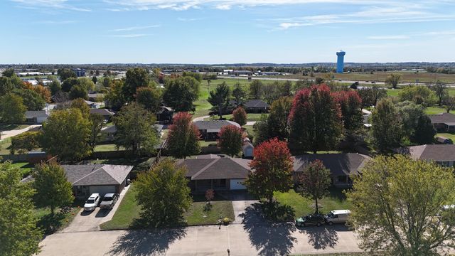 2306 W Auburn Street, Bolivar, MO 65613