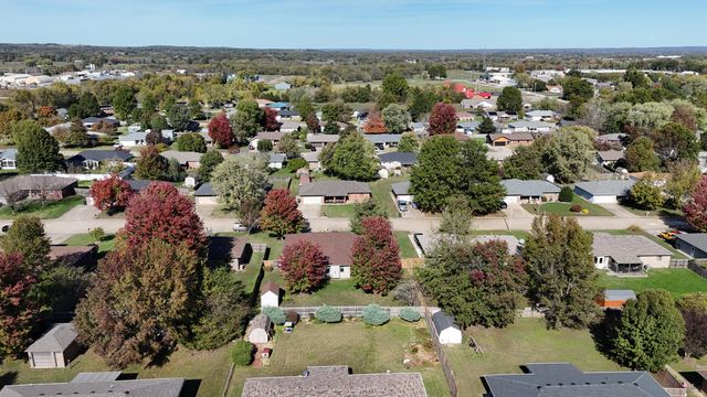 2306 W Auburn Street, Bolivar, MO 65613