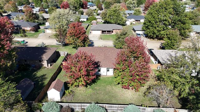 2306 W Auburn Street, Bolivar, MO 65613