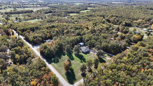 2306 W Auburn Street, Bolivar, MO 65613