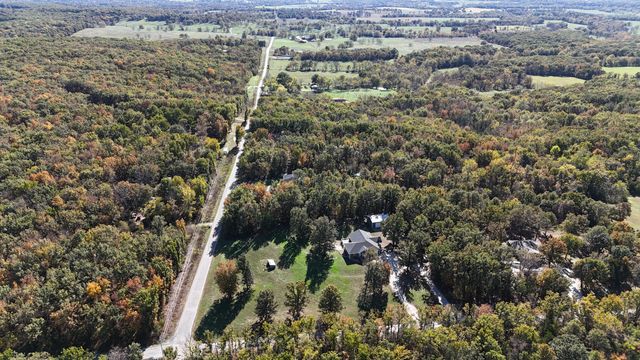 2306 W Auburn Street, Bolivar, MO 65613