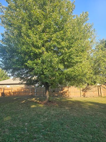 2306 W Auburn Street, Bolivar, MO 65613