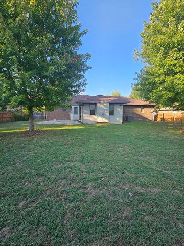 2306 W Auburn Street, Bolivar, MO 65613