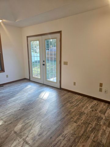 2306 W Auburn Street, Bolivar, MO 65613