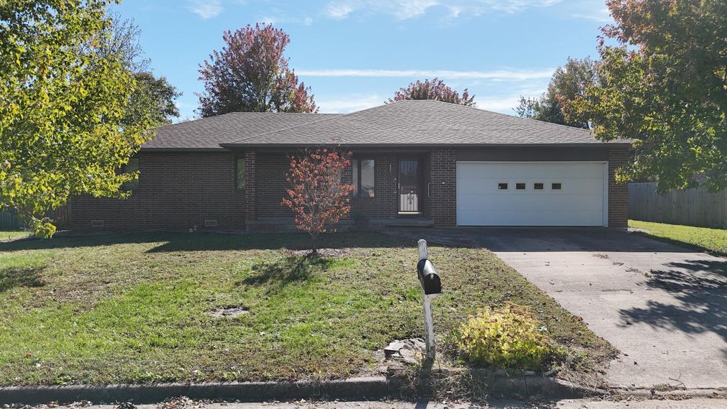 2306 W Auburn Street, Bolivar, MO 65613