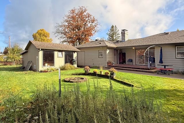 571 NW Wade Street NW, Estacada, OR 97023