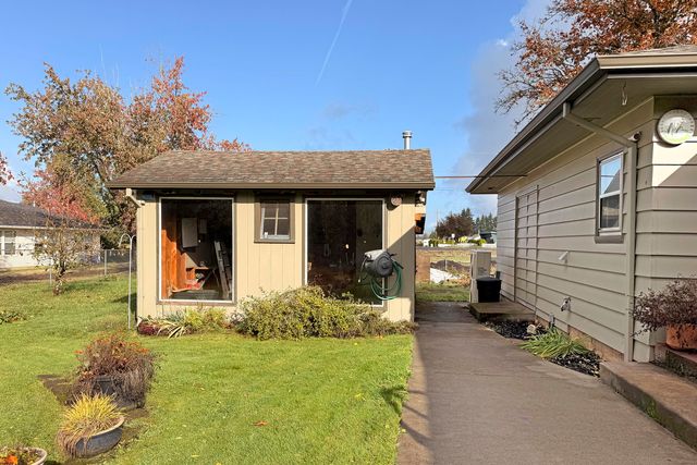 571 NW Wade Street NW, Estacada, OR 97023