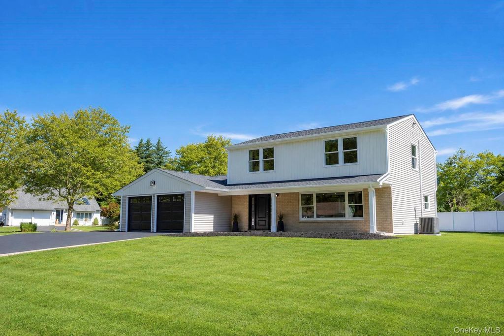25 Crater Lake Drive, Coram, NY 11727 — photo 3
