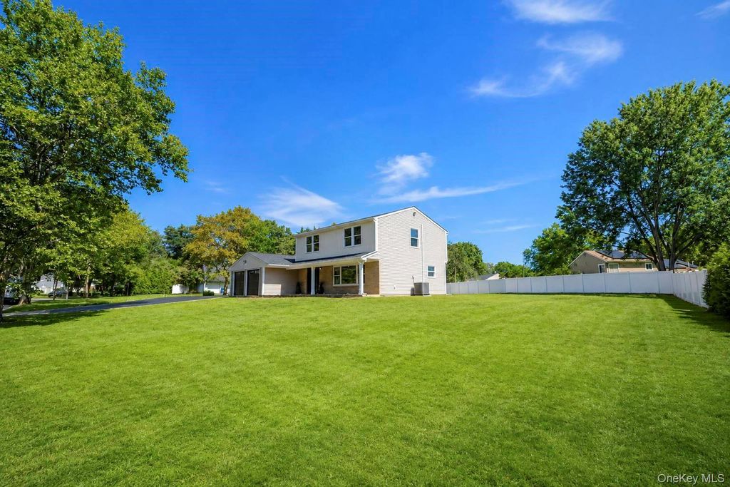 25 Crater Lake Drive, Coram, NY 11727 — photo 4