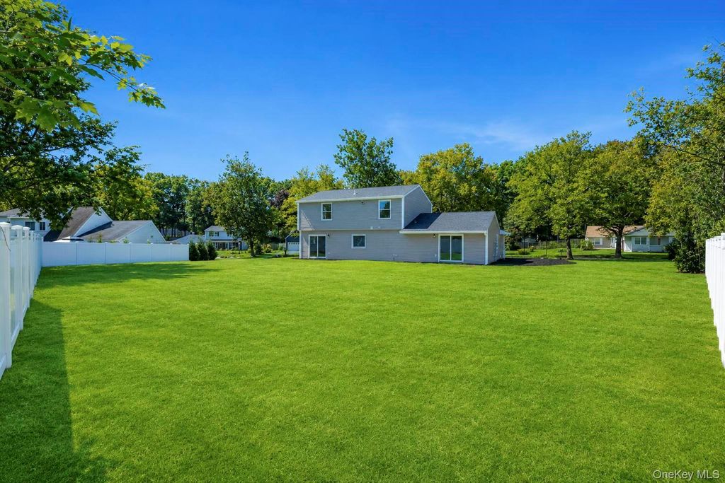 25 Crater Lake Drive, Coram, NY 11727 — photo 5