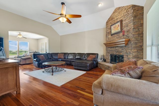 327 Lakeside Drive, Shady Shores, TX 76208