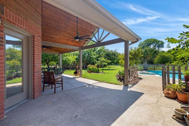 327 Lakeside Drive, Shady Shores, TX 76208