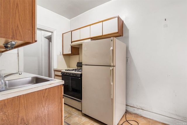 37-20 81st Street 1F, Jackson Heights, NY 11372