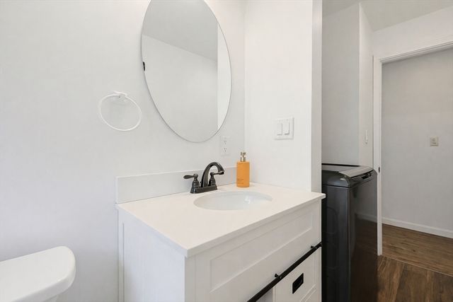 39 Marion St, Holbrook, MA 02343