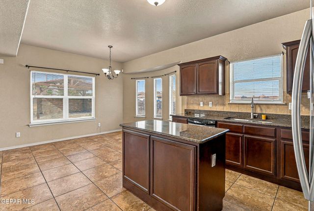 14231 N POINT Avenue, El Paso, TX 79938