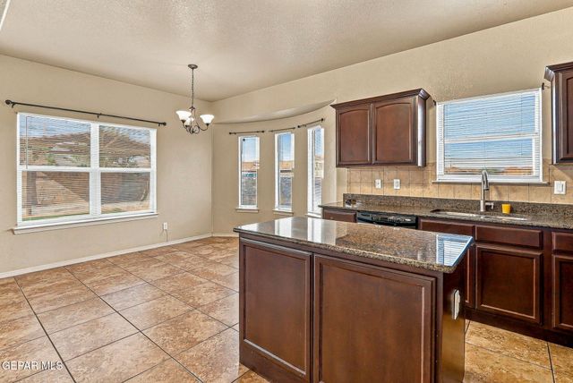 14231 N POINT Avenue, El Paso, TX 79938