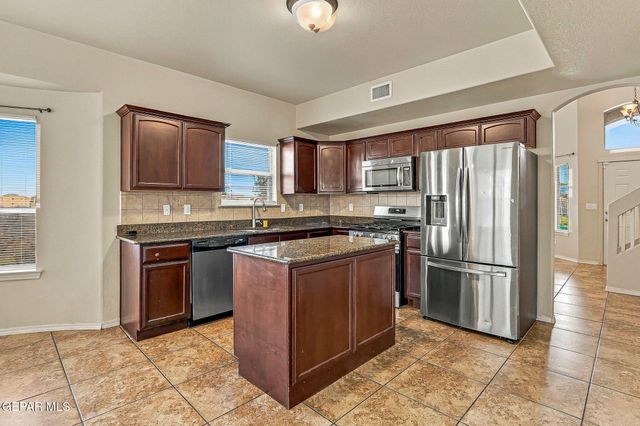14231 N POINT Avenue, El Paso, TX 79938