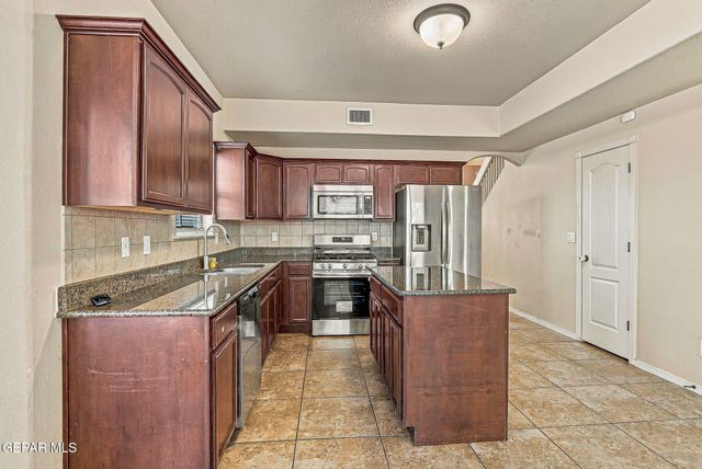 14231 N POINT Avenue, El Paso, TX 79938