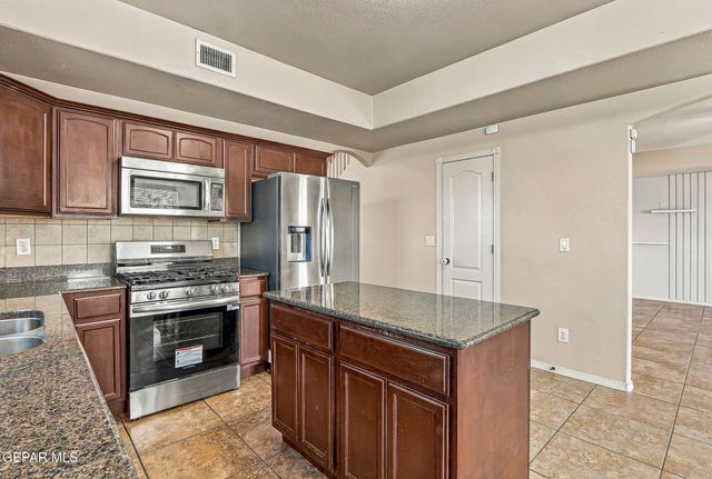 14231 N POINT Avenue, El Paso, TX 79938