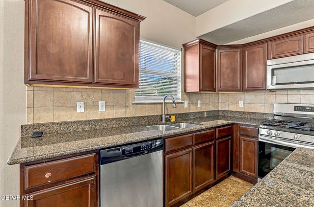 14231 N POINT Avenue, El Paso, TX 79938