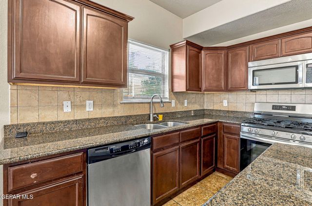 14231 N POINT Avenue, El Paso, TX 79938
