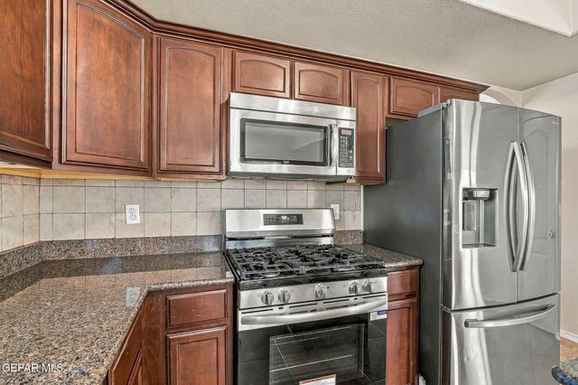 14231 N POINT Avenue, El Paso, TX 79938