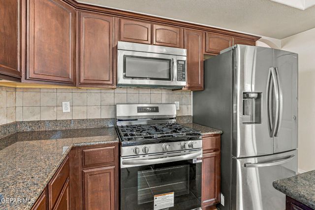 14231 N POINT Avenue, El Paso, TX 79938