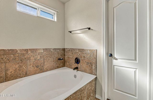 14231 N POINT Avenue, El Paso, TX 79938
