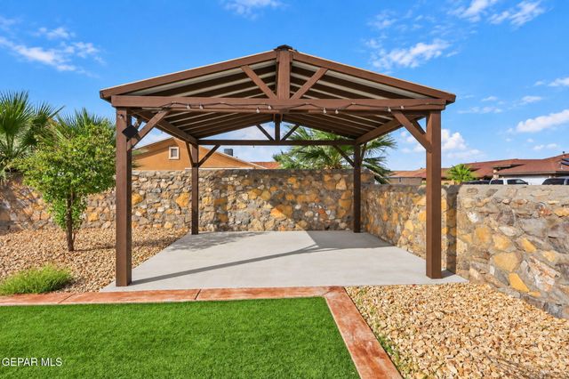 14231 N POINT Avenue, El Paso, TX 79938