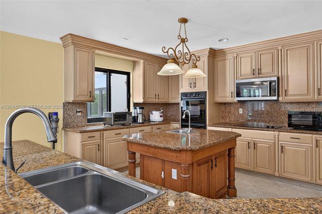 6255 SW 120th St, Pinecrest, FL 33156