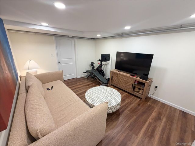 215 Seventh Avenue, Pelham, NY 10803