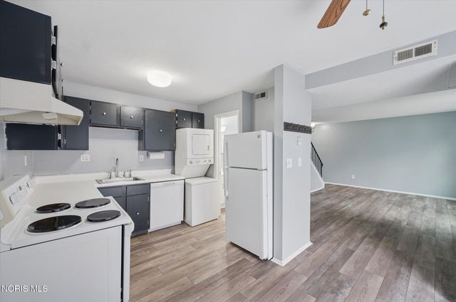 3716 Lakepointe Drive, Northwood, OH 43619