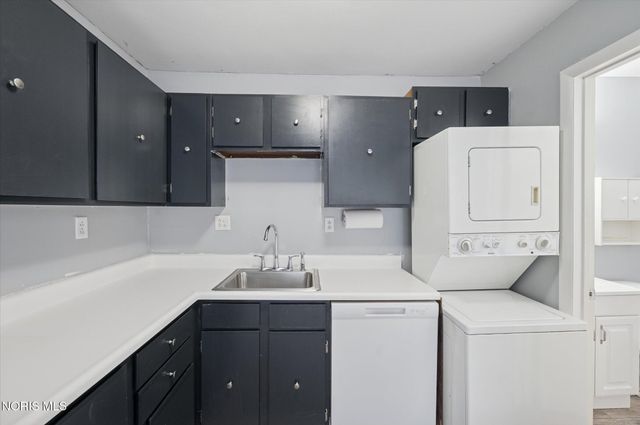 3716 Lakepointe Drive, Northwood, OH 43619