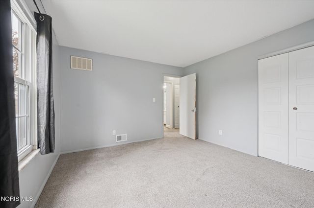 3716 Lakepointe Drive, Northwood, OH 43619